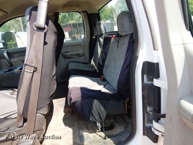 image for item AF9646 2013 Chevrolet 3500HD  Ext. Cab pickup truck