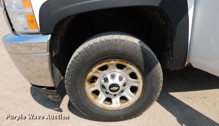 image for item AF9646 2013 Chevrolet 3500HD  Ext. Cab pickup truck