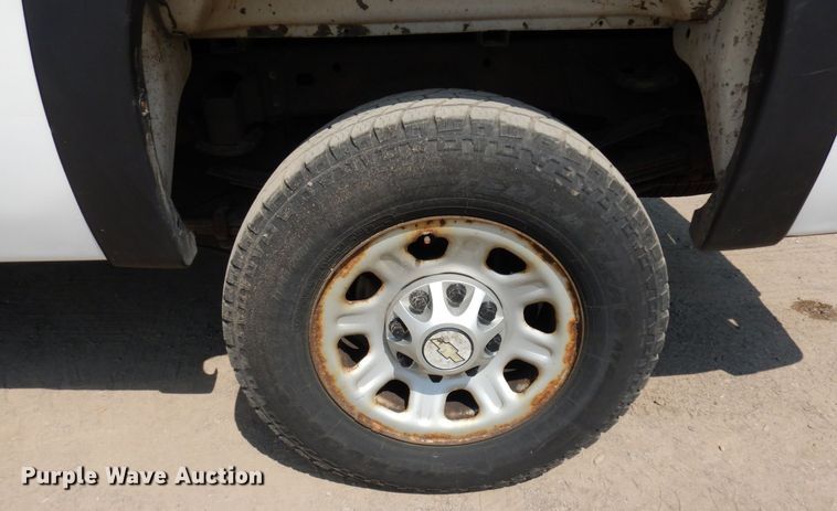 image for item AF9646 2013 Chevrolet 3500HD  Ext. Cab pickup truck