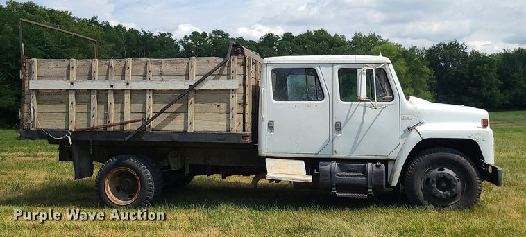 image for item BR9789 1982 International 1754  Crew Cab dump flatbed truck
