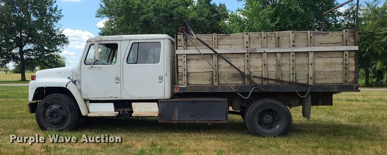 image for item BR9789 1982 International 1754  Crew Cab dump flatbed truck