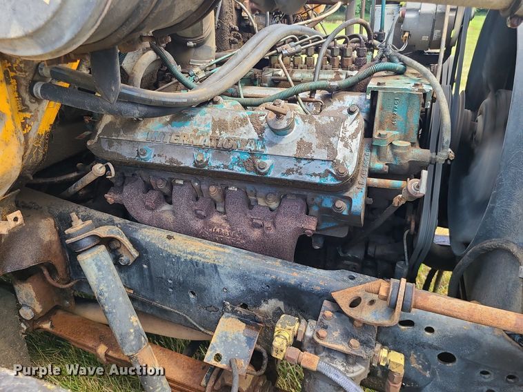 image for item BR9789 1982 International 1754  Crew Cab dump flatbed truck