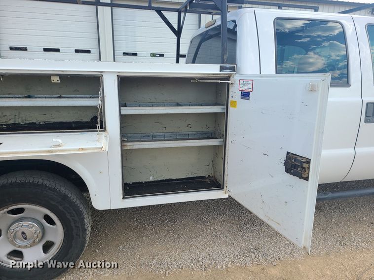 image for item BR9795 2008 Ford  F350 Super Duty  Crew Cab utility bed pickup truck