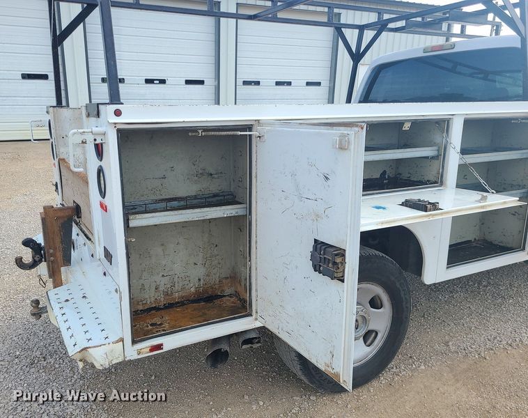 image for item BR9795 2008 Ford  F350 Super Duty  Crew Cab utility bed pickup truck