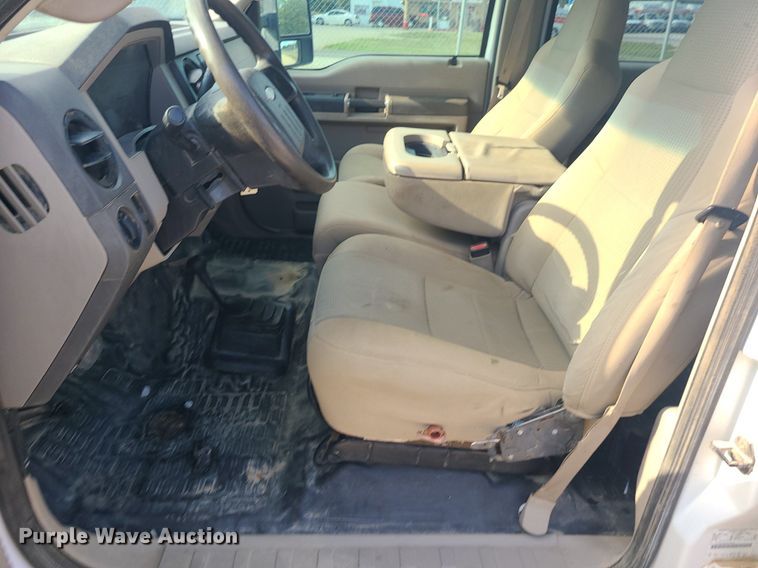 image for item BR9795 2008 Ford  F350 Super Duty  Crew Cab utility bed pickup truck