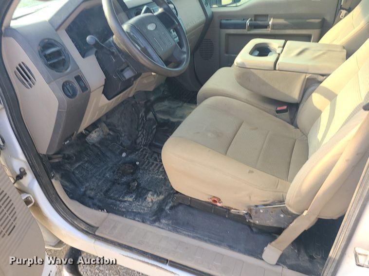 image for item BR9795 2008 Ford  F350 Super Duty  Crew Cab utility bed pickup truck