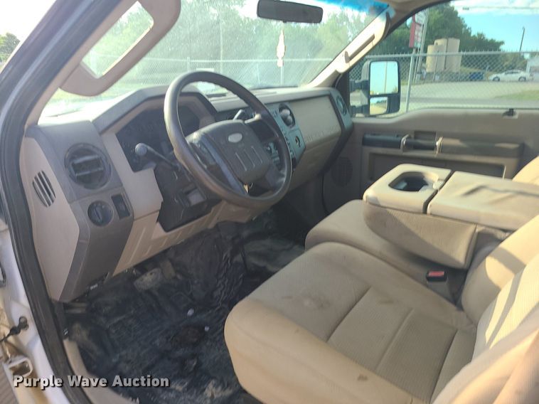 image for item BR9795 2008 Ford  F350 Super Duty  Crew Cab utility bed pickup truck