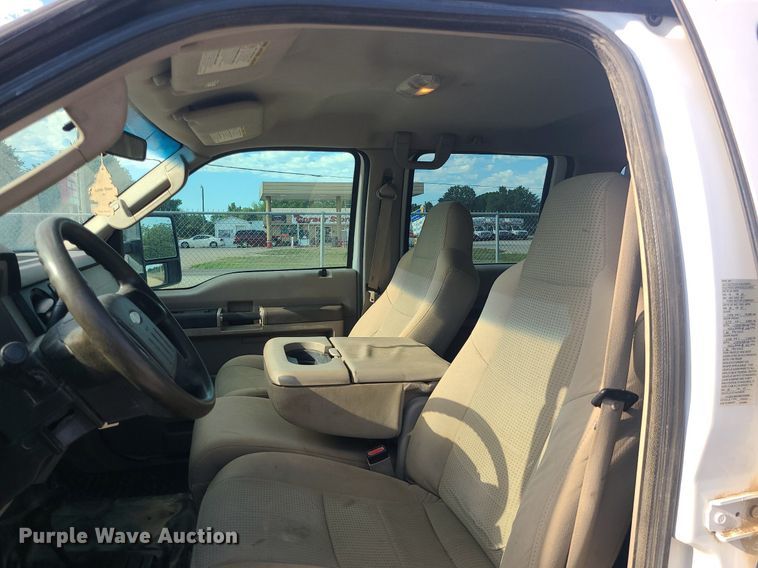 image for item BR9795 2008 Ford  F350 Super Duty  Crew Cab utility bed pickup truck