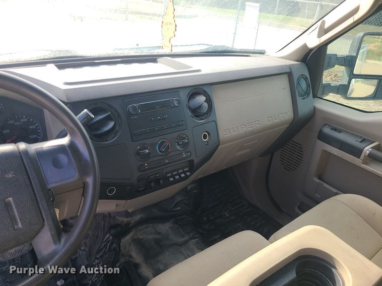 image for item BR9795 2008 Ford  F350 Super Duty  Crew Cab utility bed pickup truck