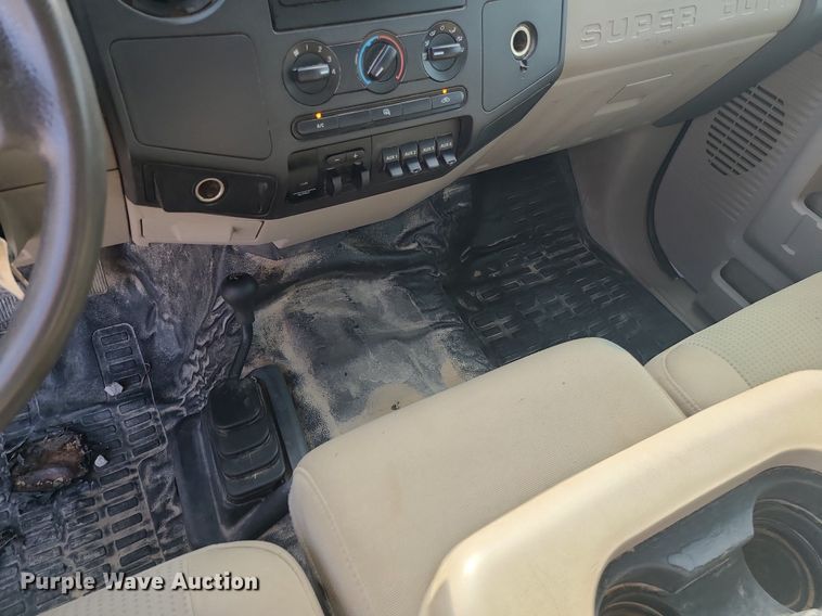 image for item BR9795 2008 Ford  F350 Super Duty  Crew Cab utility bed pickup truck