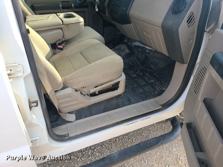 image for item BR9795 2008 Ford  F350 Super Duty  Crew Cab utility bed pickup truck