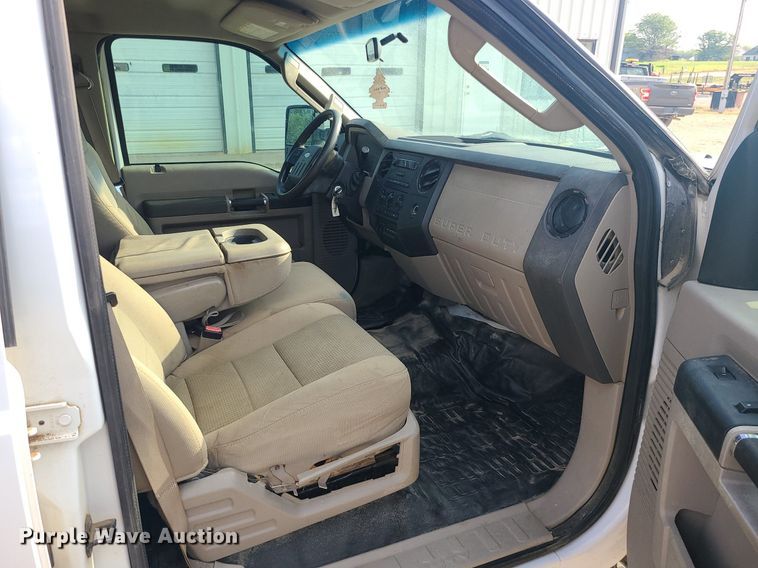 image for item BR9795 2008 Ford  F350 Super Duty  Crew Cab utility bed pickup truck