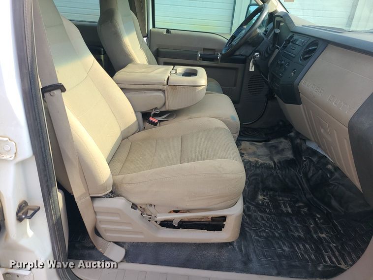 image for item BR9795 2008 Ford  F350 Super Duty  Crew Cab utility bed pickup truck