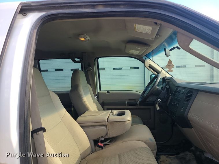 image for item BR9795 2008 Ford  F350 Super Duty  Crew Cab utility bed pickup truck