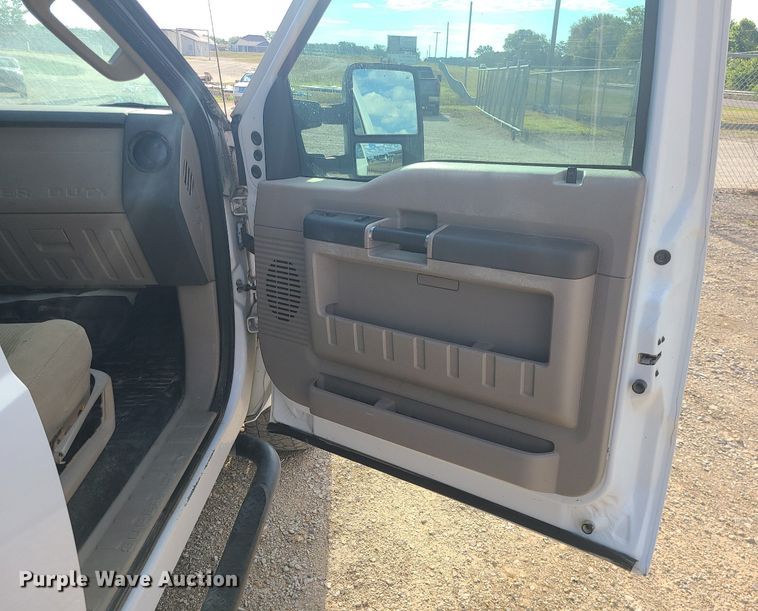 image for item BR9795 2008 Ford  F350 Super Duty  Crew Cab utility bed pickup truck