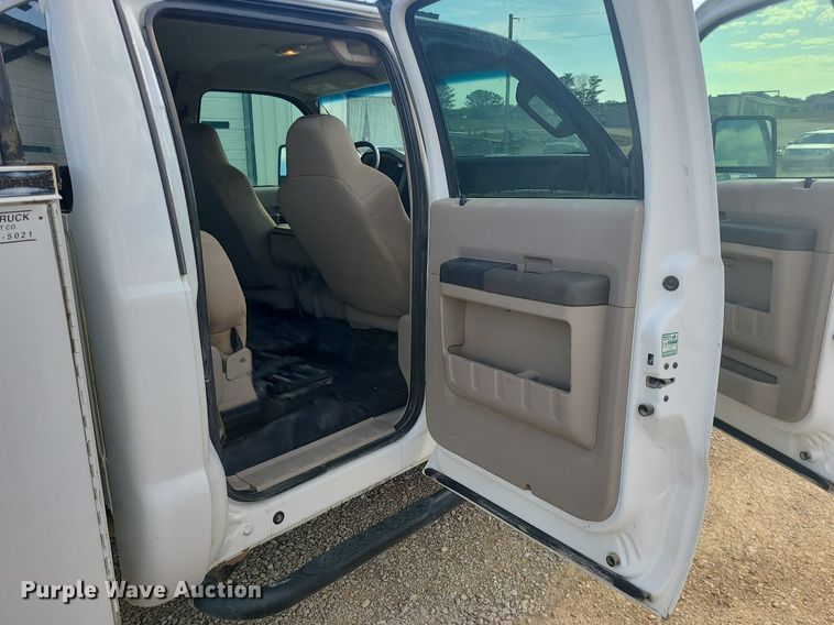 image for item BR9795 2008 Ford  F350 Super Duty  Crew Cab utility bed pickup truck