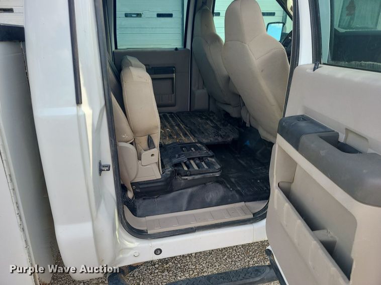 image for item BR9795 2008 Ford  F350 Super Duty  Crew Cab utility bed pickup truck