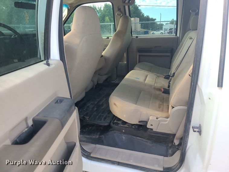 image for item BR9795 2008 Ford  F350 Super Duty  Crew Cab utility bed pickup truck