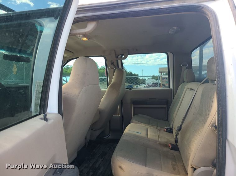 image for item BR9795 2008 Ford  F350 Super Duty  Crew Cab utility bed pickup truck