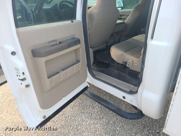 image for item BR9795 2008 Ford  F350 Super Duty  Crew Cab utility bed pickup truck