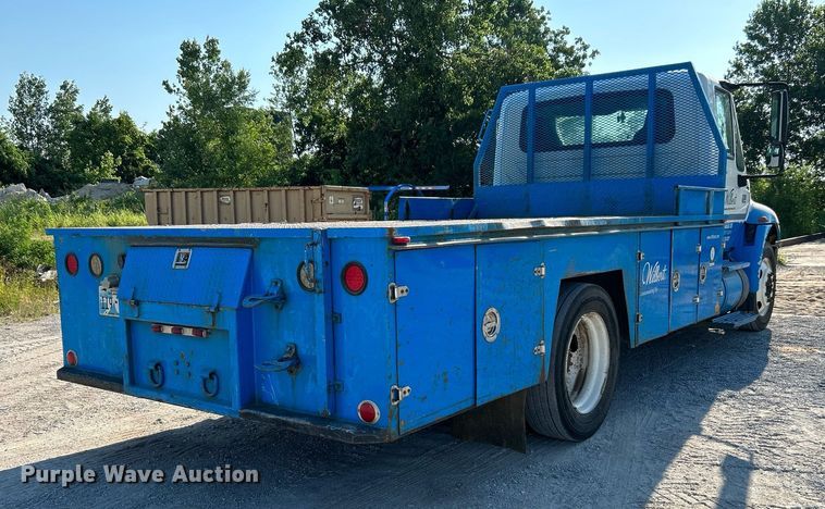 image for item DI7886 2002 International 4300  flatbed truck