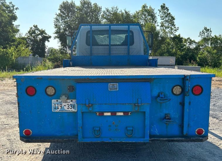 image for item DI7886 2002 International 4300  flatbed truck