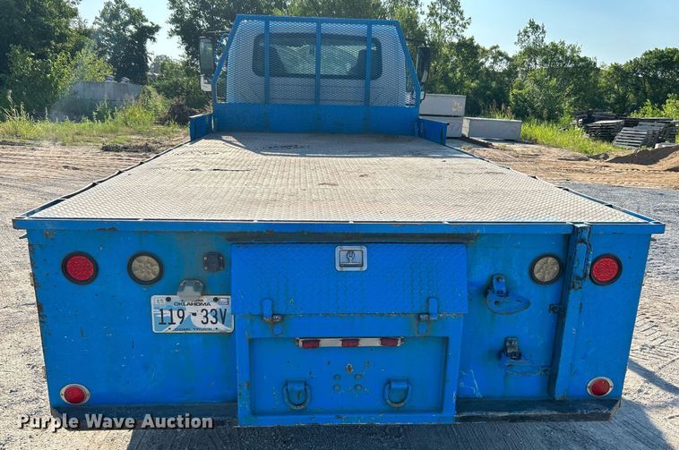 image for item DI7886 2002 International 4300  flatbed truck