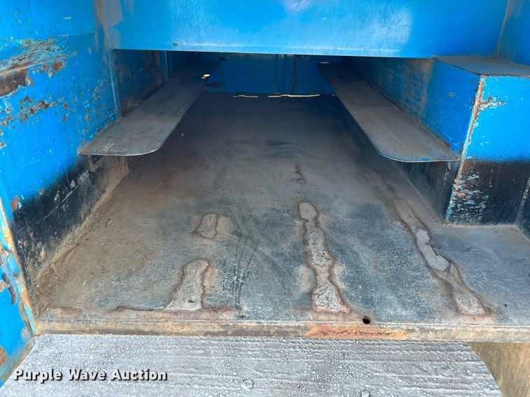 image for item DI7886 2002 International 4300  flatbed truck