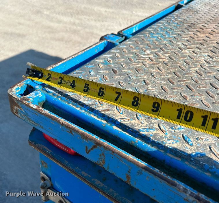 image for item DI7886 2002 International 4300  flatbed truck