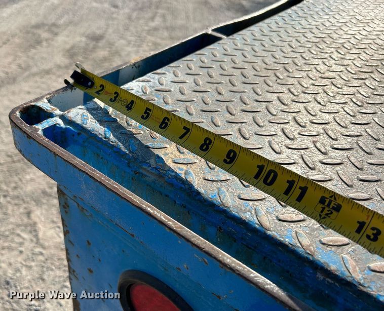 image for item DI7886 2002 International 4300  flatbed truck