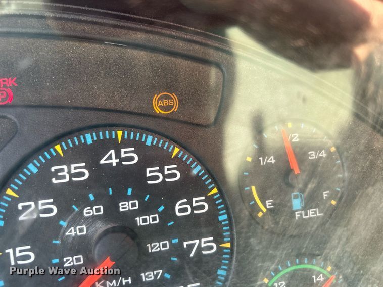 image for item DI7886 2002 International 4300  flatbed truck