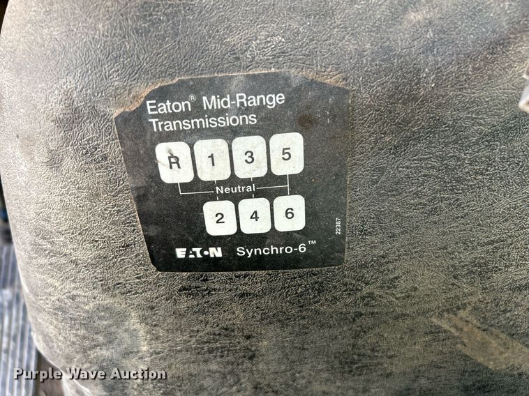 image for item DI7886 2002 International 4300  flatbed truck