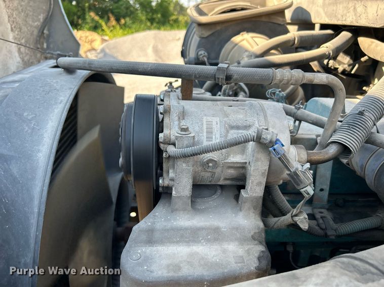 image for item DI7886 2002 International 4300  flatbed truck