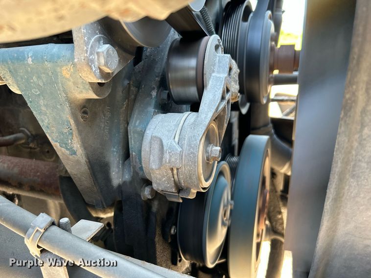 image for item DI7886 2002 International 4300  flatbed truck