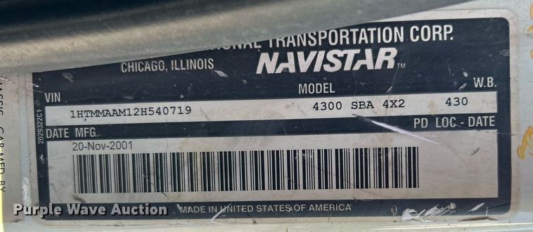 image for item DI7886 2002 International 4300  flatbed truck