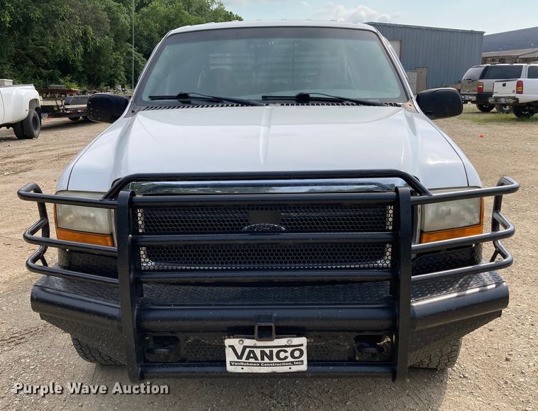 image for item DJ6182 2000 Ford F250 Super Duty XLT  Crew Cab flatbed pickup truck