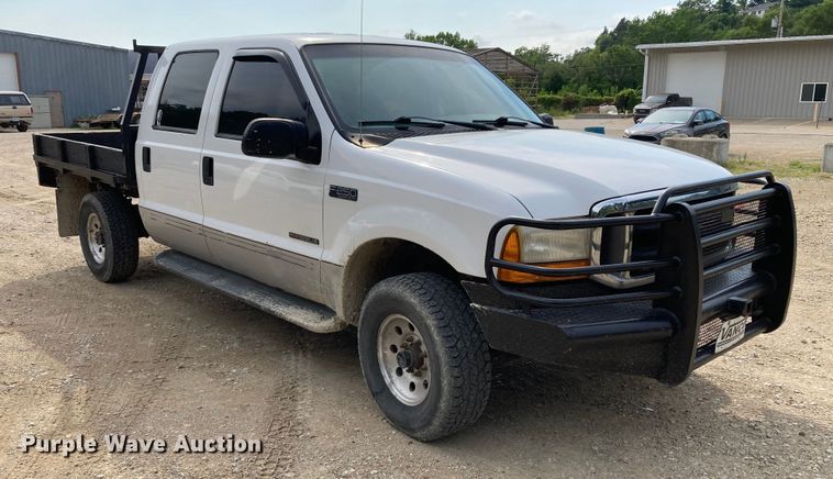 image for item DJ6182 2000 Ford F250 Super Duty XLT  Crew Cab flatbed pickup truck