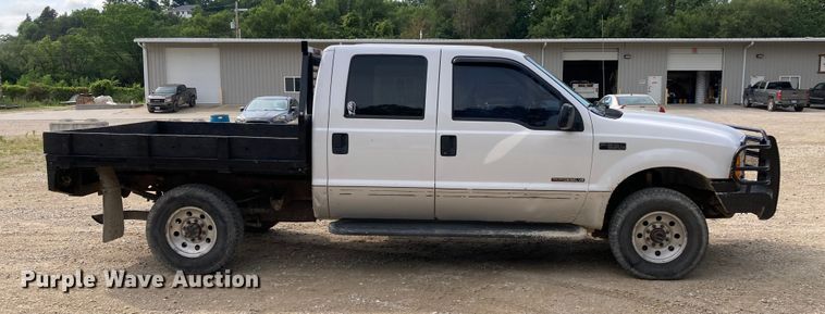 image for item DJ6182 2000 Ford F250 Super Duty XLT  Crew Cab flatbed pickup truck