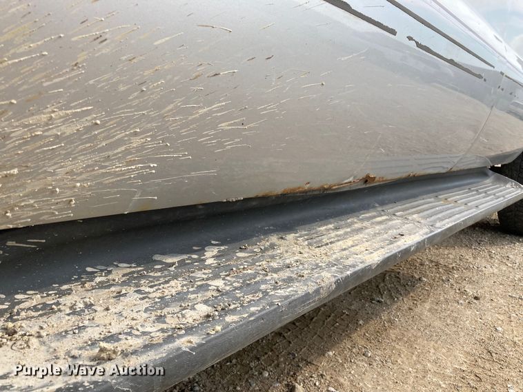 image for item DJ6182 2000 Ford F250 Super Duty XLT  Crew Cab flatbed pickup truck