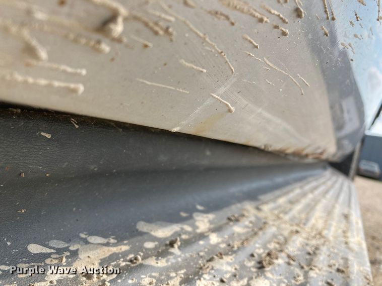 image for item DJ6182 2000 Ford F250 Super Duty XLT  Crew Cab flatbed pickup truck