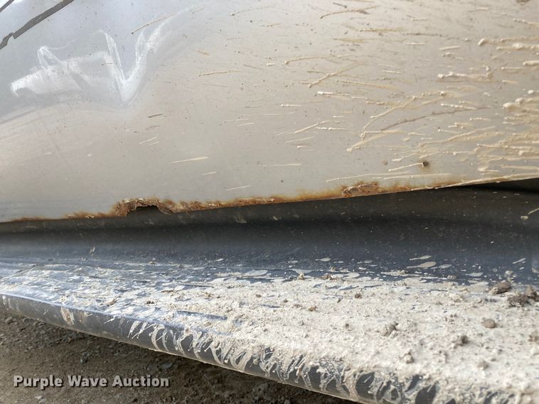 image for item DJ6182 2000 Ford F250 Super Duty XLT  Crew Cab flatbed pickup truck