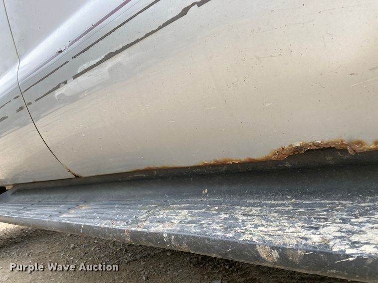 image for item DJ6182 2000 Ford F250 Super Duty XLT  Crew Cab flatbed pickup truck