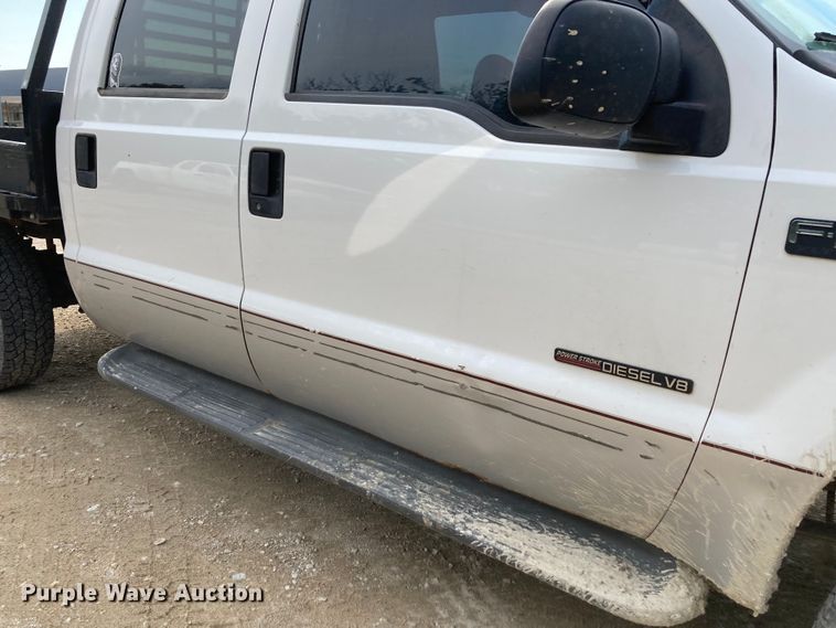 image for item DJ6182 2000 Ford F250 Super Duty XLT  Crew Cab flatbed pickup truck