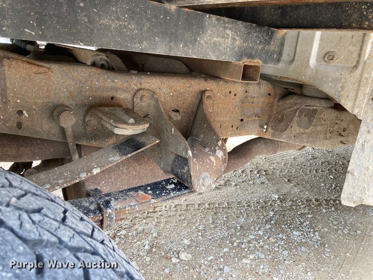 image for item DJ6182 2000 Ford F250 Super Duty XLT  Crew Cab flatbed pickup truck