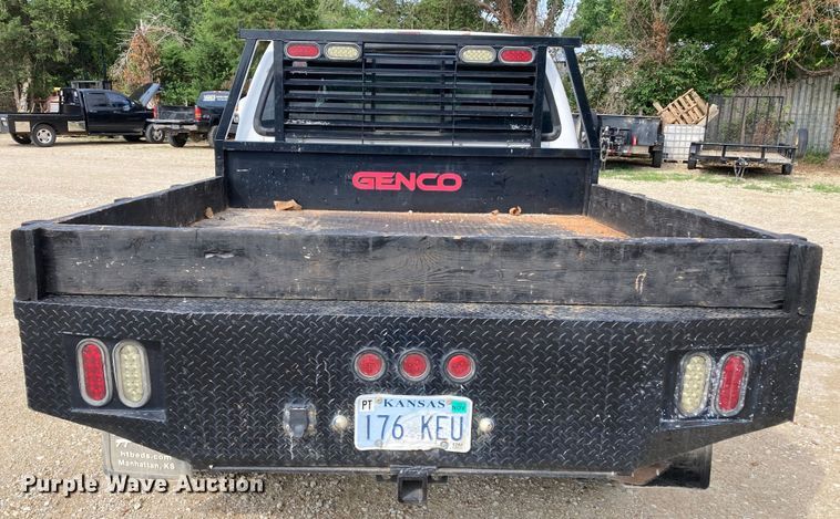 image for item DJ6182 2000 Ford F250 Super Duty XLT  Crew Cab flatbed pickup truck