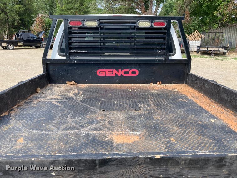 image for item DJ6182 2000 Ford F250 Super Duty XLT  Crew Cab flatbed pickup truck