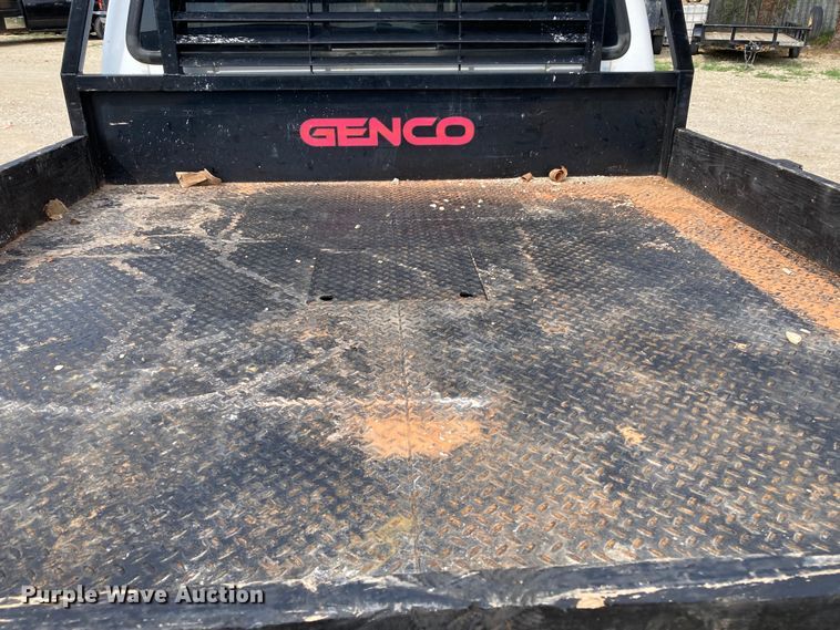 image for item DJ6182 2000 Ford F250 Super Duty XLT  Crew Cab flatbed pickup truck