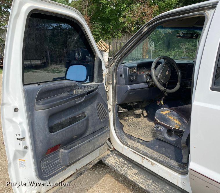 image for item DJ6182 2000 Ford F250 Super Duty XLT  Crew Cab flatbed pickup truck