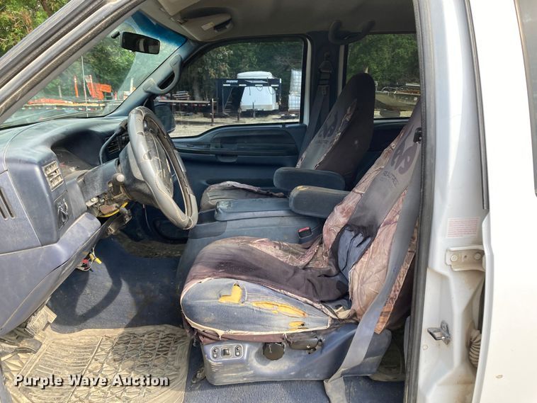 image for item DJ6182 2000 Ford F250 Super Duty XLT  Crew Cab flatbed pickup truck