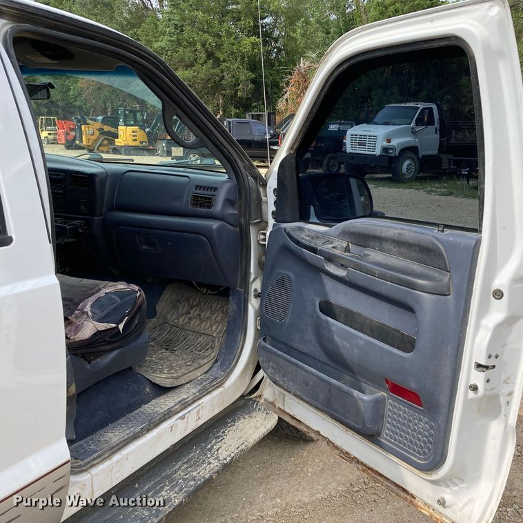 image for item DJ6182 2000 Ford F250 Super Duty XLT  Crew Cab flatbed pickup truck